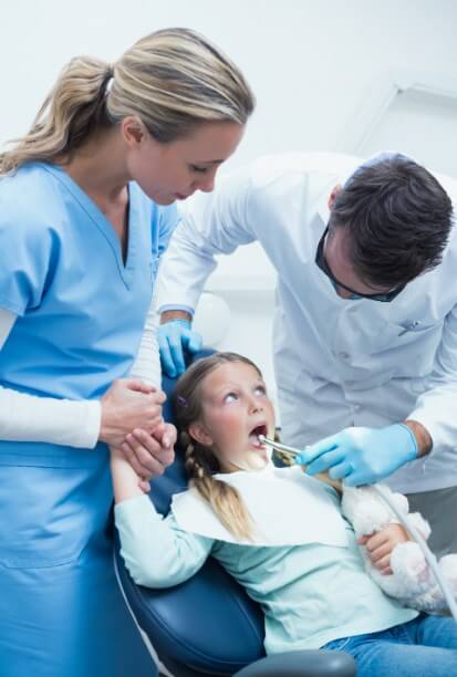 ילדים אצל רופא שיניים