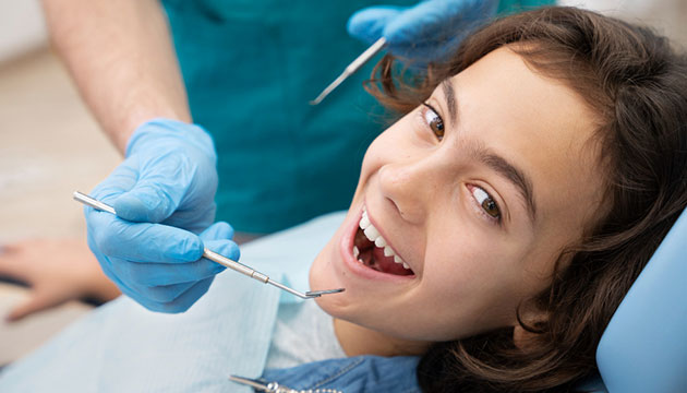 איטום חריצים בשיניים לילדים