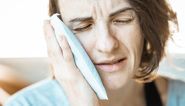 איך להקל על כאבי שיני בינה