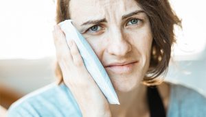 הקלה של כאבי תופת אחרי עקירת שן בינה